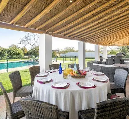 Villa Poco Partido Sleeps 14 *