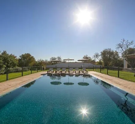 Villa Poco Partido Sleeps 14